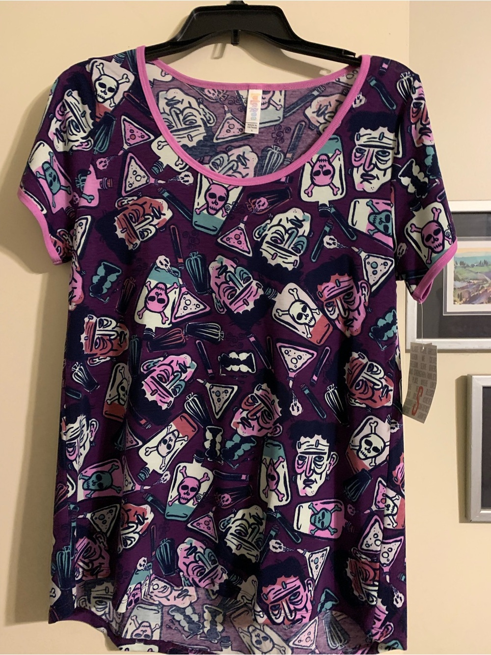LulaRoe Halloween Classic T size small